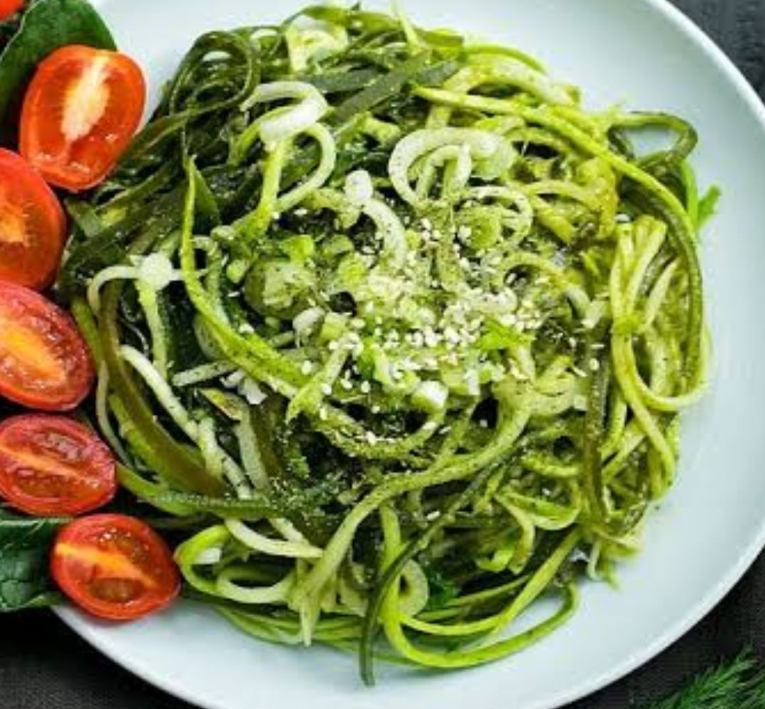 Espaguete de Abobrinha com Pesto de Manjericão