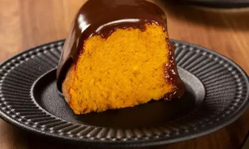 Bolo de Cenoura Vegano com Cobertura de Chocolate